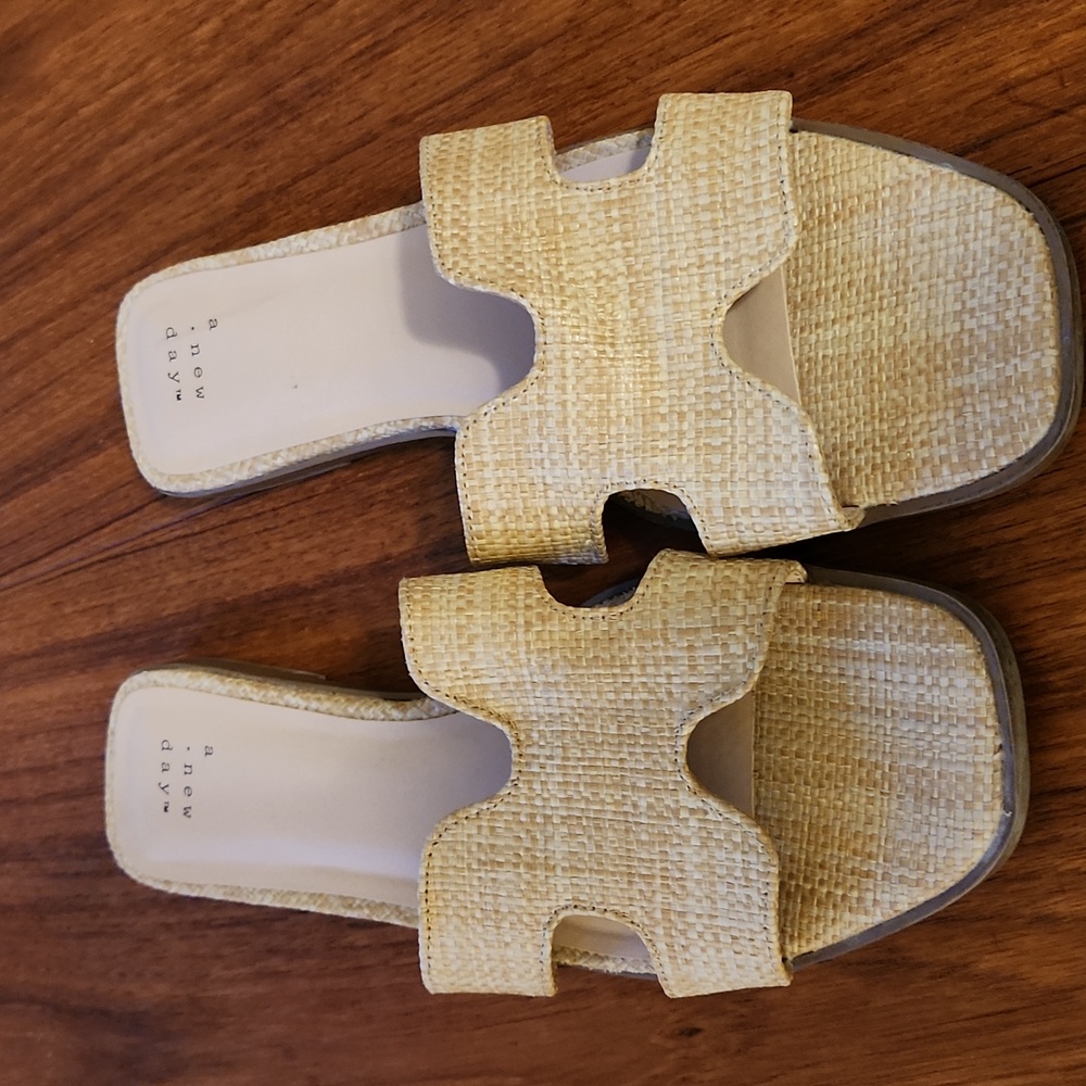 Target beige Sandle rattan style